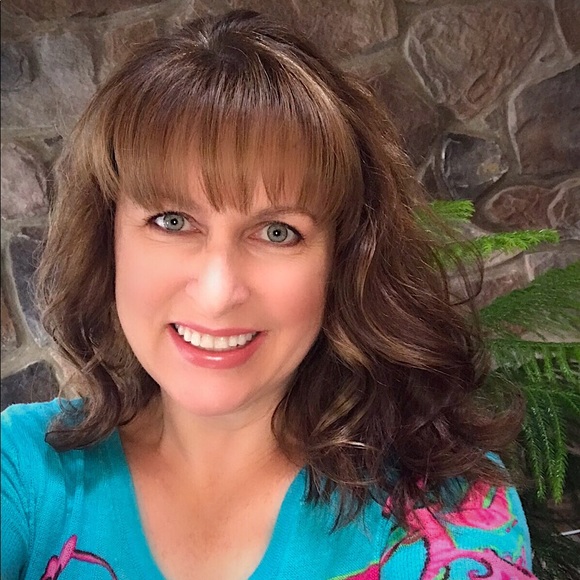 Meet your Posher, Jennifer! ✌️ - Picture 3 of 10